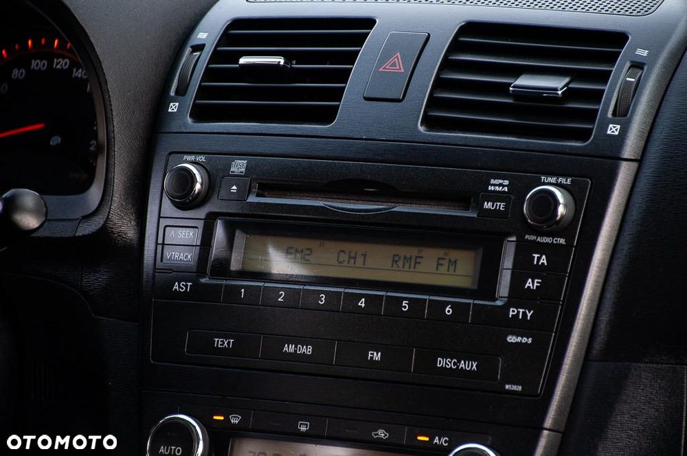 Toyota Avensis 2.2 D-4D X - 34