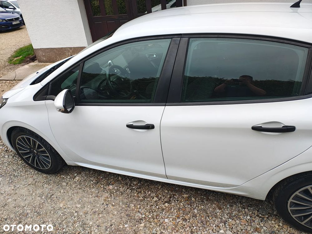Peugeot 208 1.6 e-HDi Active STT - 5