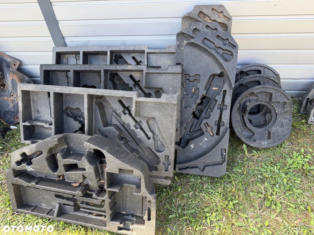 MERCEDES R 251 ML GL 164 styropian wkład koła zapasowego narzędzi lewarka - 1