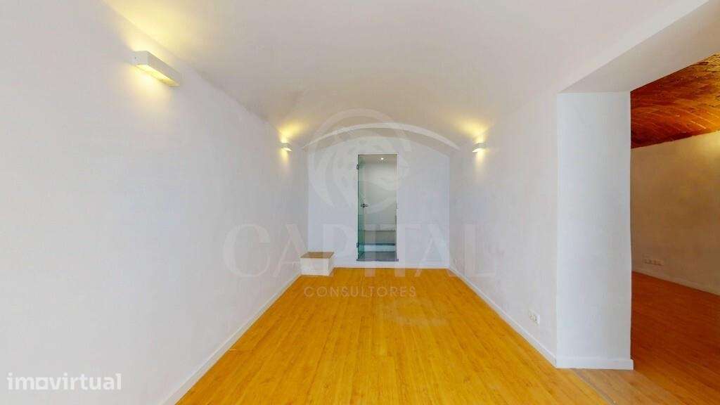 T1+1 com 60 m2 /Santa Catarina ( Lisboa) /Rés-do-chão com charme unico - Grande imagem: 4/33