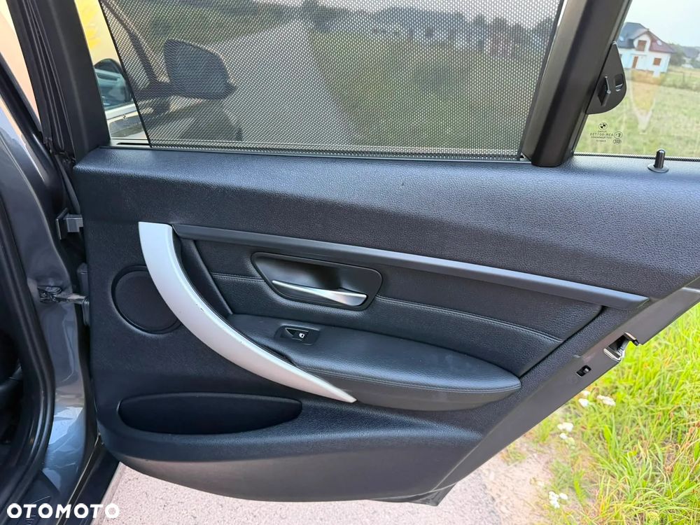 BMW Seria 3 320d Luxury Line - 33