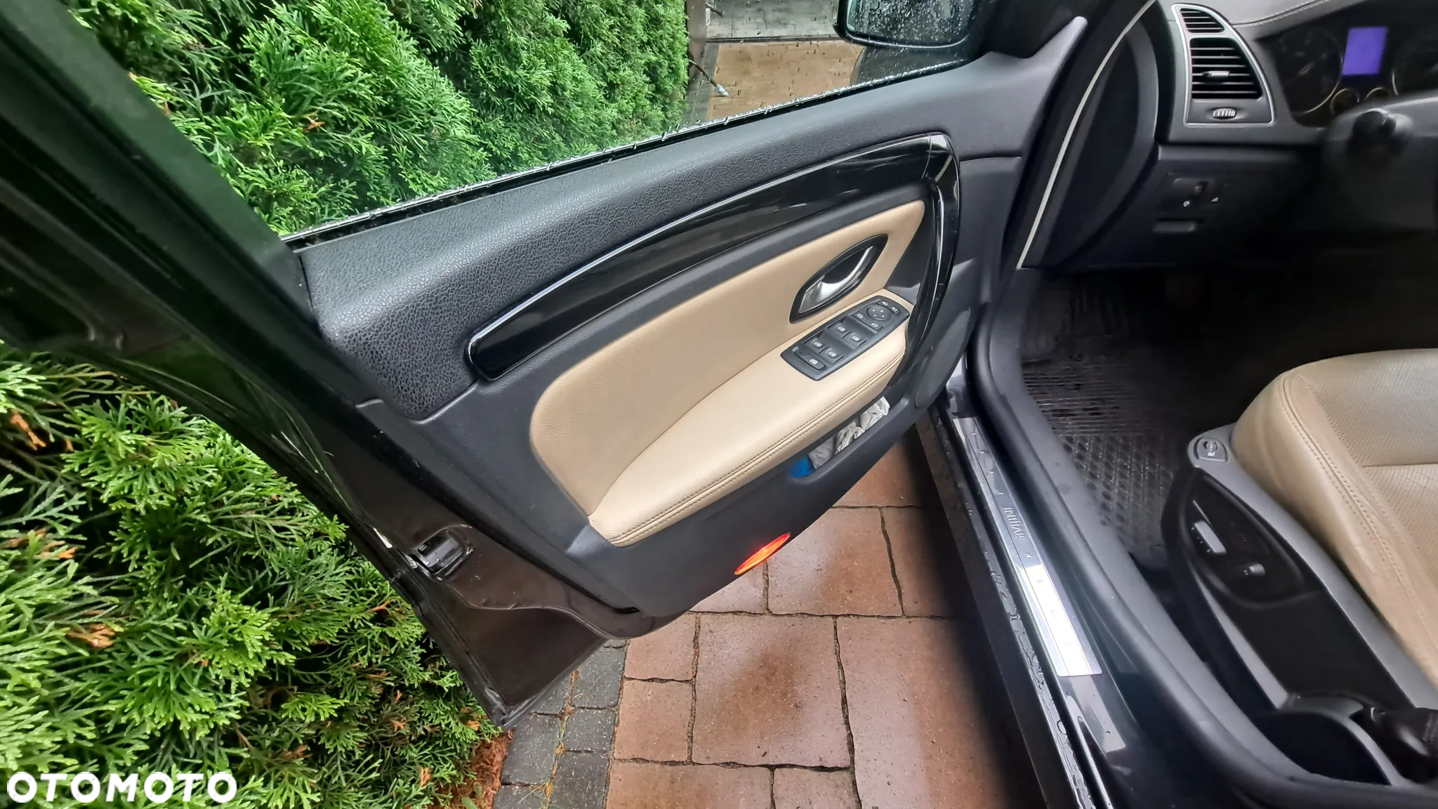 Renault Laguna 2.0 dCi Initiale - 8