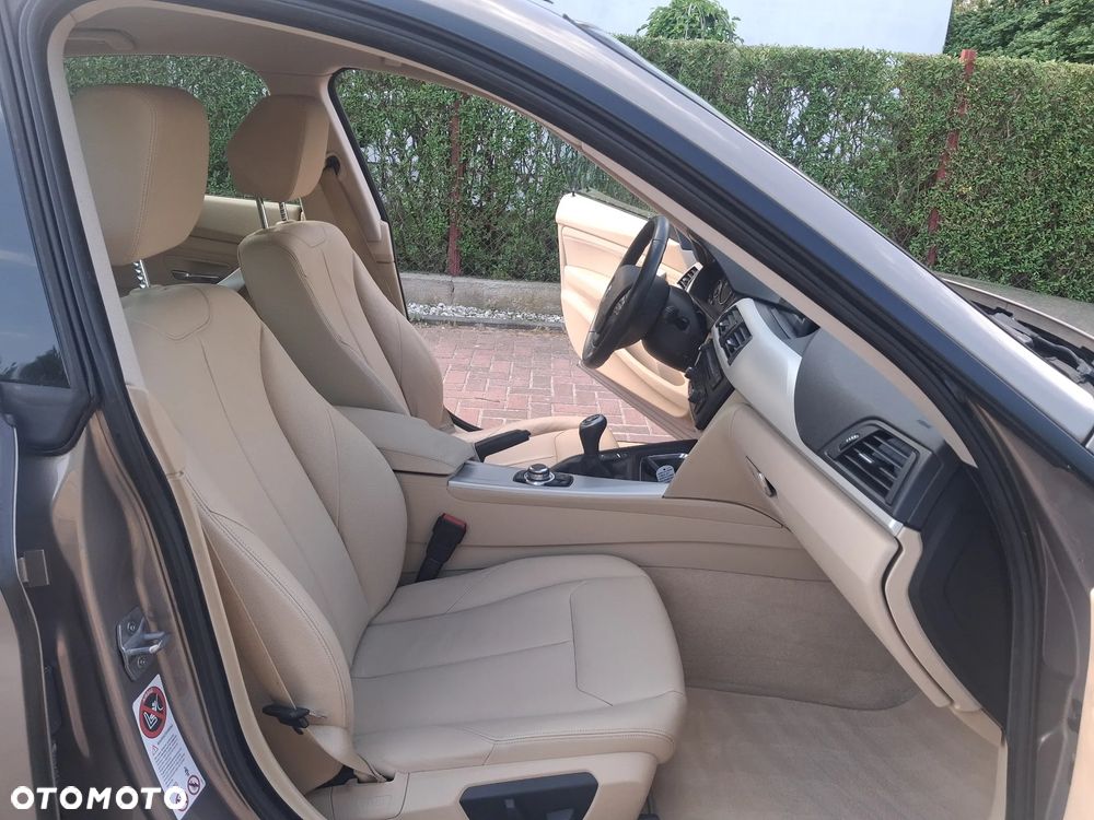 BMW 3GT 318d Luxury Line - 4