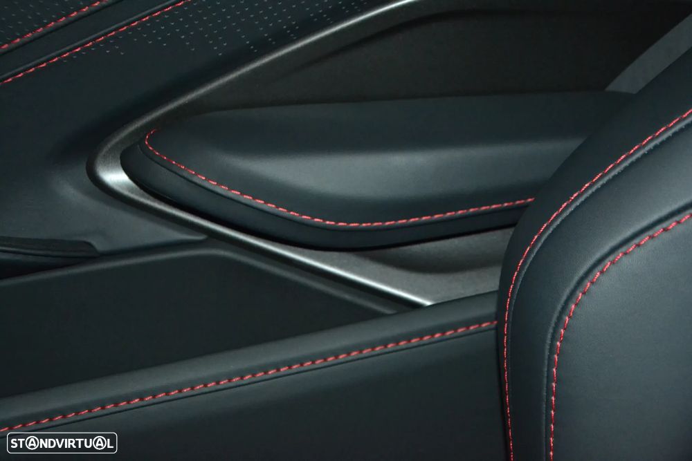 Aston Martin Vantage Coupe V8 - 43