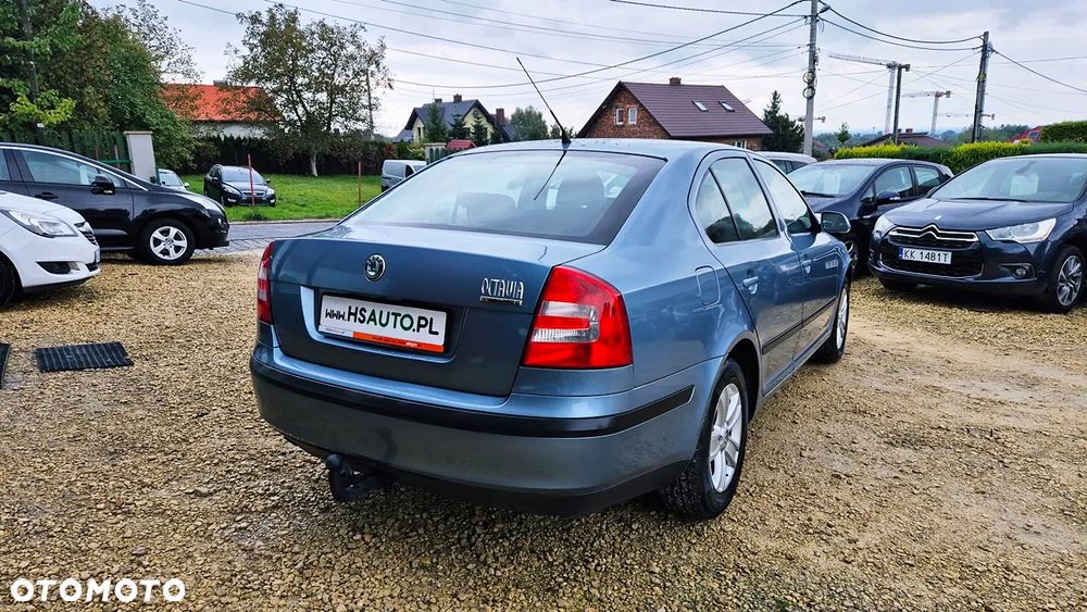 Skoda Octavia 1.6 Family Plus - 16