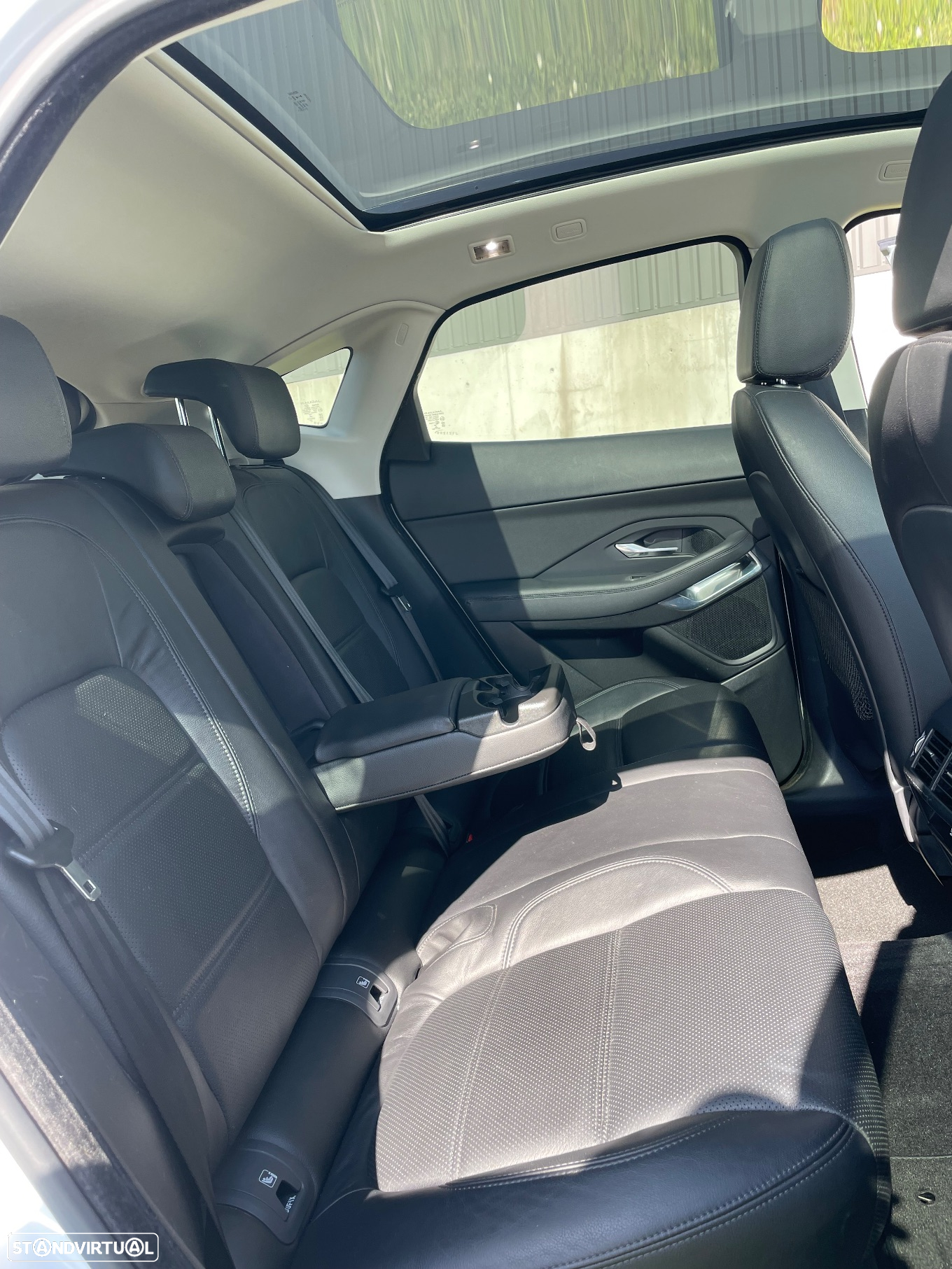 Jaguar E-Pace 2.0 i4D R-Dynamic S AWD Aut. - 12