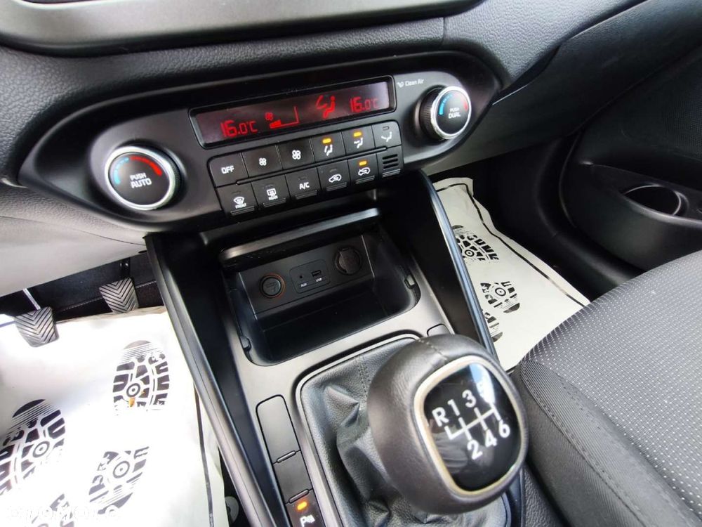 Kia Carens - 12