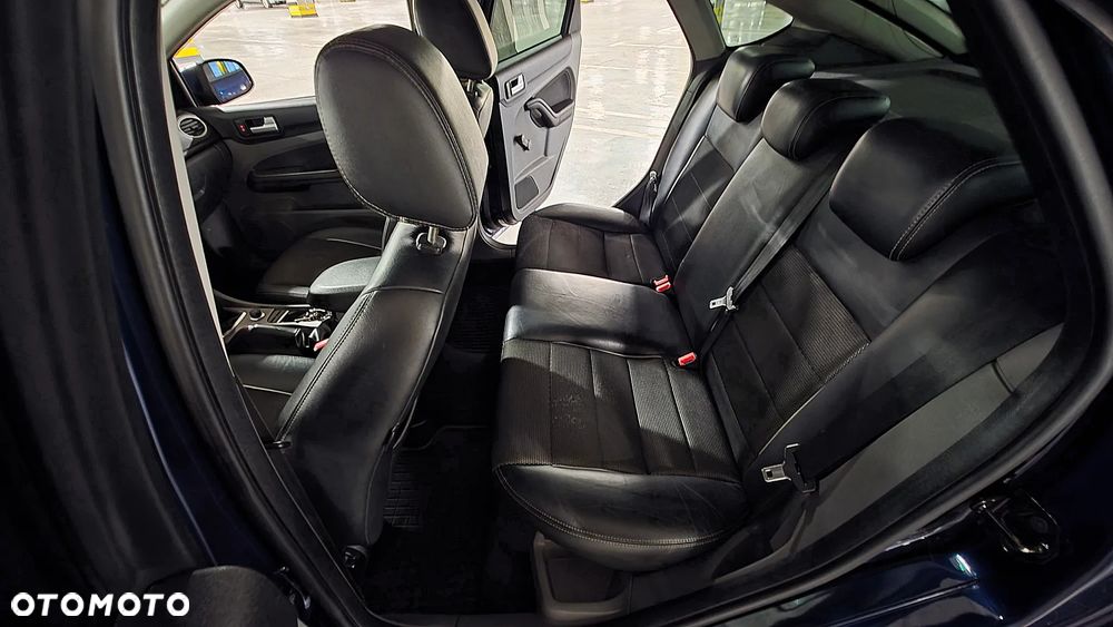 Ford Focus 1.6 TDCi Ghia - 32