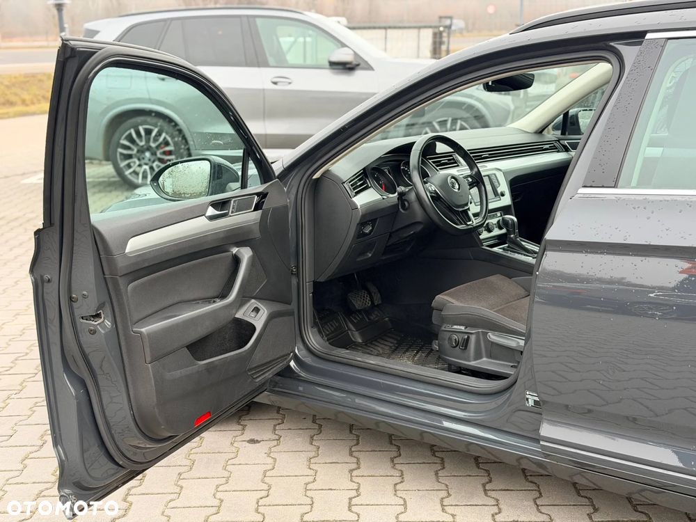 Volkswagen Passat - 16
