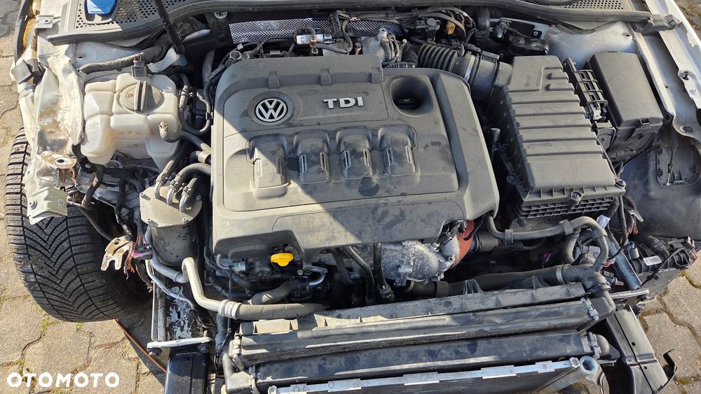 Volkswagen Passat 2.0 TDI SCR (BlueMotion Tech) 4Motion D Highline - 16