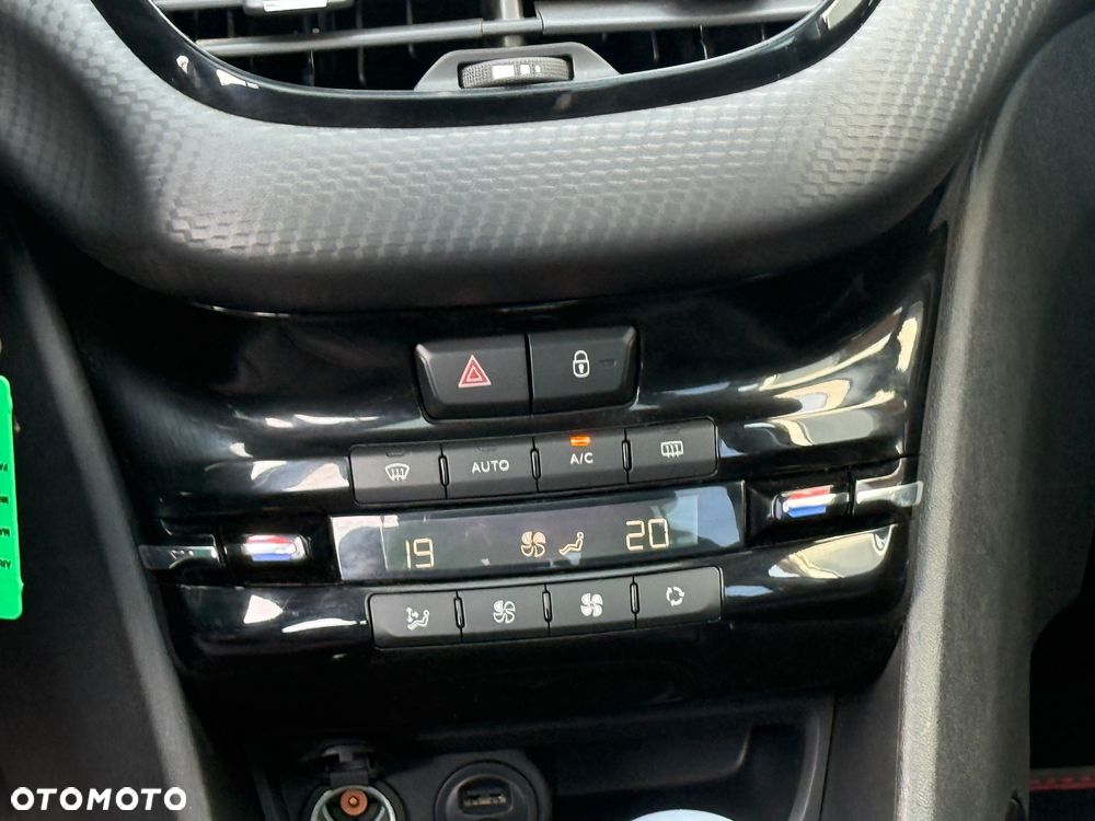 Peugeot 2008 BlueHDi FAP 120 STOP & START GT-Line Edition - 16
