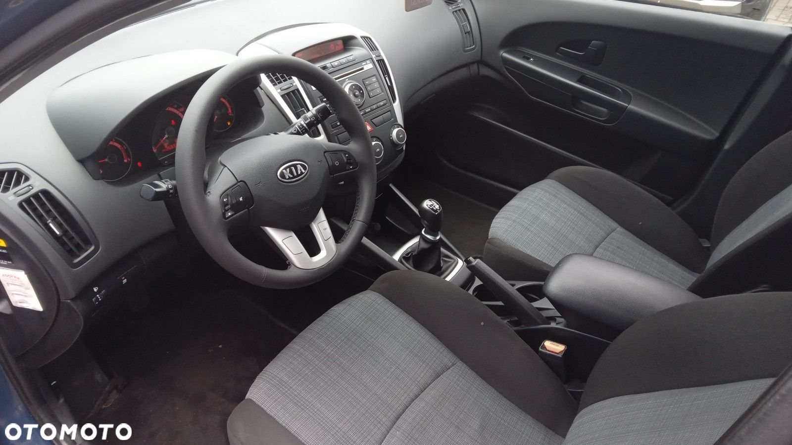 Kia Ceed - 13