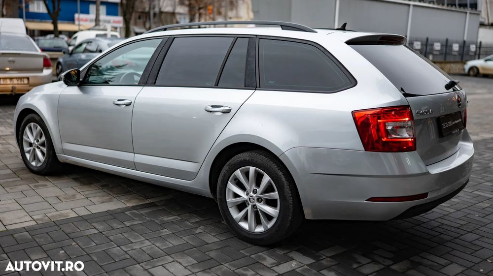 Skoda Octavia Combi Diesel 1.6 TDI DSG Style - 2