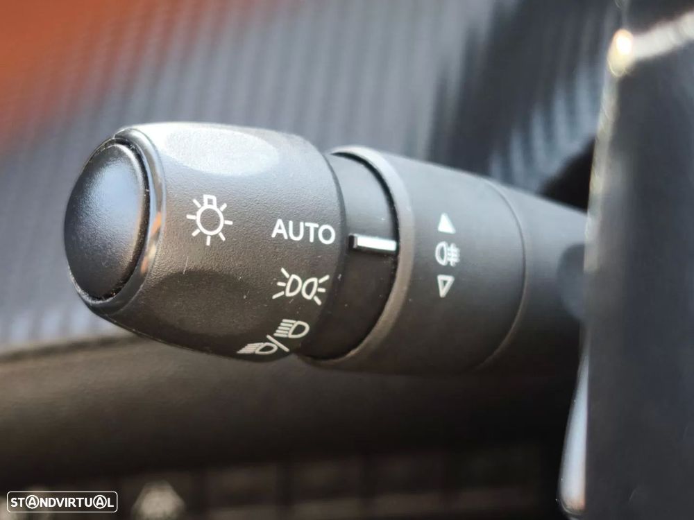 Peugeot 2008 PureTech 130 EAT8 Allure - 20