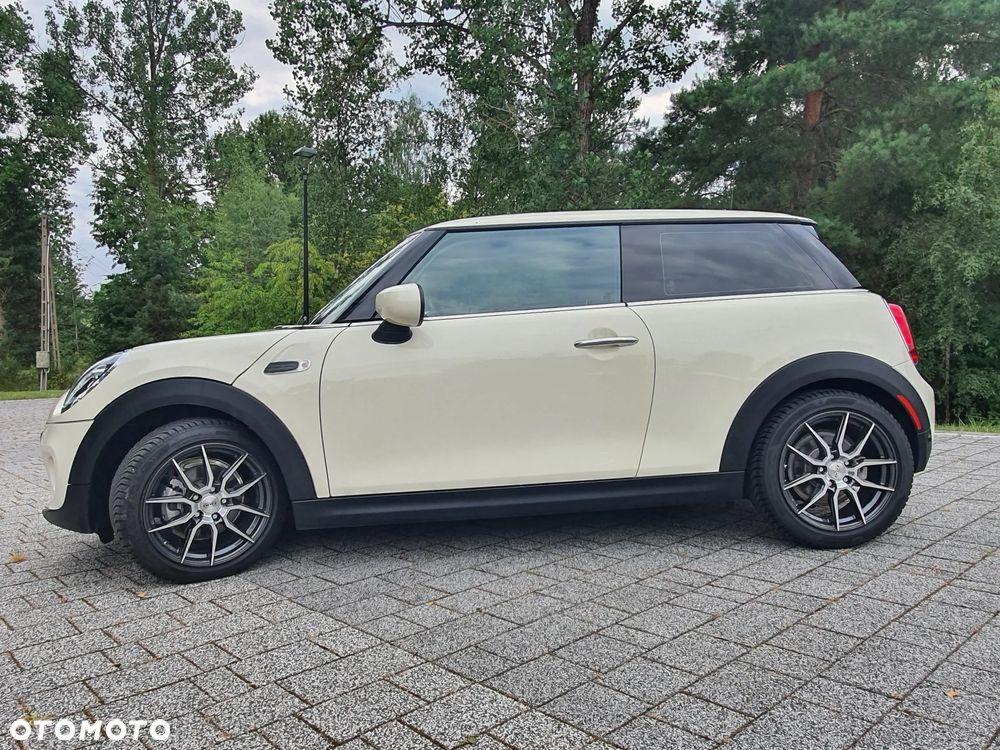 MINI Cooper Essential Trim - 3