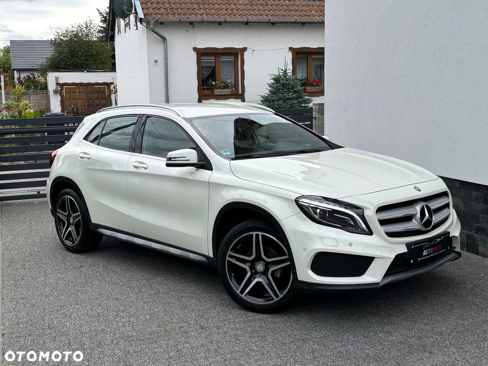 Mercedes-Benz GLA 180 AMG Line - 16