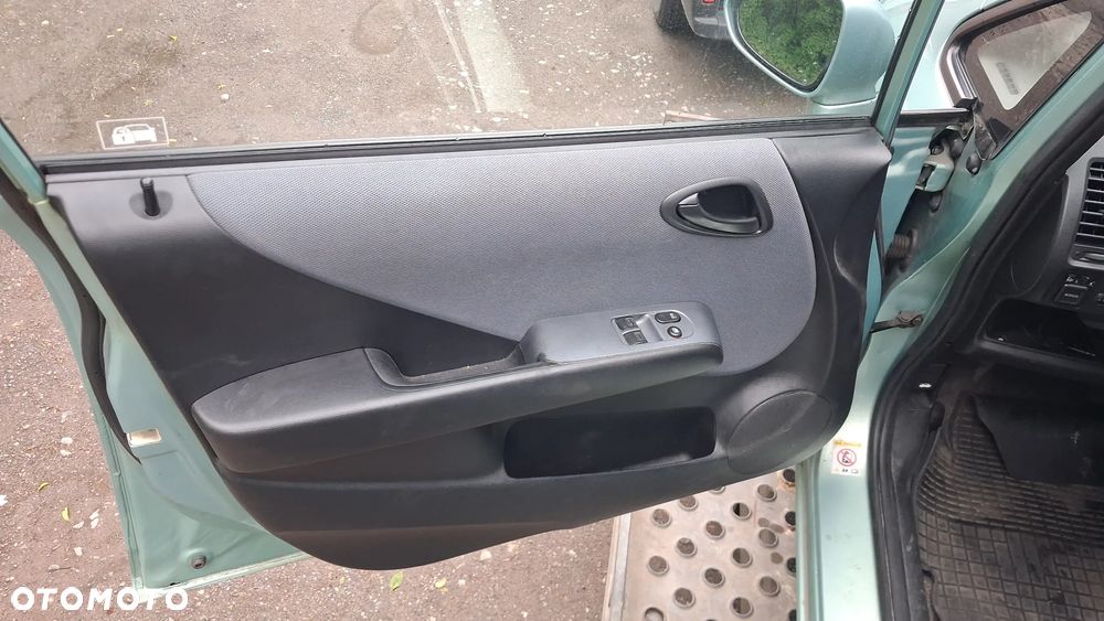 Na części Honda Jazz II Silnik 1.3 83KM L13A1 lakier G506M skrzynia automatyczna CVT maska zderzak drzwi klapa szyba fotel kanapa lusterko lampa deska GWARANCJA !!! Przód Tył Zestaw Komplet Drzwi Klapa Zderzak Błotnik Maska Grill Atrapa Szyba Pas Lampa Lusterko Boczki Fotel Kanapa Kokpit Deska Rozdzielcza Przełącznik Włącznik Sterownik Przewody Wiązka Instalacja Moduł Komputer Czujnik Listwa Pompa Alternator Wtryski Głowica Rozrusznik Kompresor Sprzęgło Dwumas Silnik Skrzynia ABS Klimatyzacji Paliwa Wspomagania Kolektor Turbina Przepustnica Zawór Chłodnica Koło Hak Belka Sanki Zawieszenie Mcpherson Półoś Amortyzator Wydech Tłumik Zacisk - 13