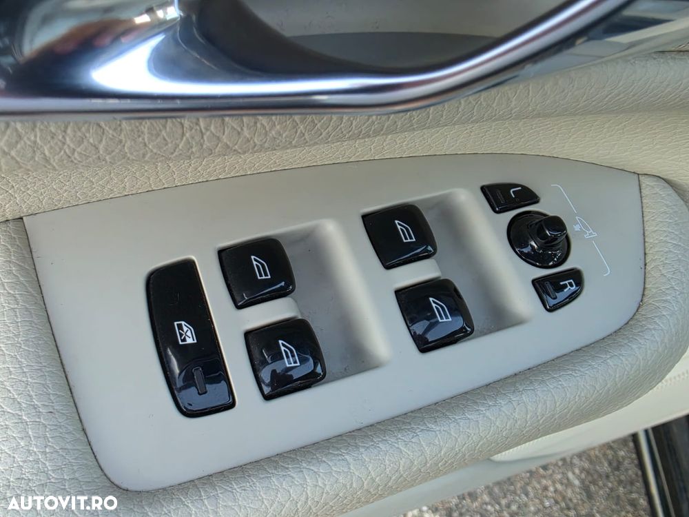 Volvo XC 90 T8 AWD Twin Engine Geartronic Momentum - 24