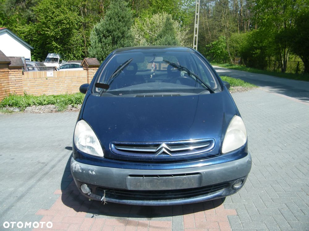 Citroen Xsara Picasso (98-04r.) 2.0 HDI 89KM. Silnik RHY Skrzynia 20DL65 lakier KPK - MAURITIUS BLUE . Cały na części. GWARANCJA !!!  Przód Tył Zestaw Komplet Drzwi Klapa Zderzak Błotnik Maska Grill Atrapa Szyba Pas Lampa Lusterko Boczki Fotel Kanapa Kokpit Deska Rozdzielcza Przełącznik Włącznik Sterownik Przewody Wiązka Instalacja Moduł Komputer Czujnik Listwa Pompa Alternator Wtryski Głowica Rozrusznik Kompresor Sprzęgło Dwumas Silnik Skrzynia ABS Klimatyzacji Paliwa Wspomagania Kolektor Turbina Przepustnica Zawór Chłodnica Koło Hak Belka Sanki Zawieszenie Mcpherson Półoś Amortyzator Wydech Tłumik Zacisk Most - 3