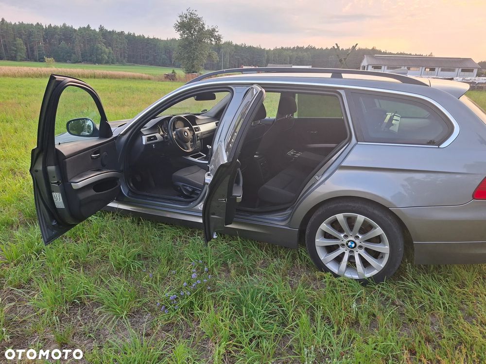 BMW Seria 3 330d xDrive - 9