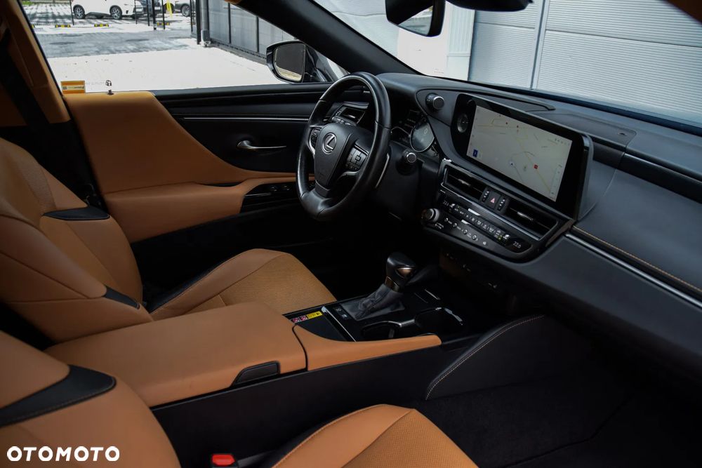 Lexus ES 300h Business Edition - 4