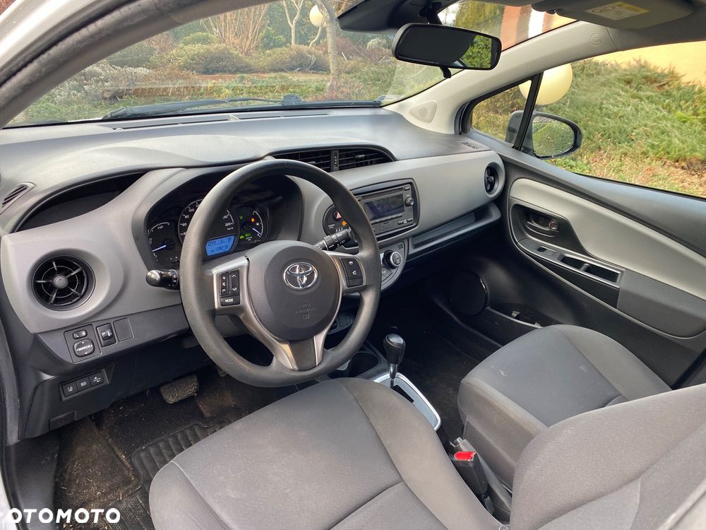 Toyota Yaris Hybrid 100 Active - 6