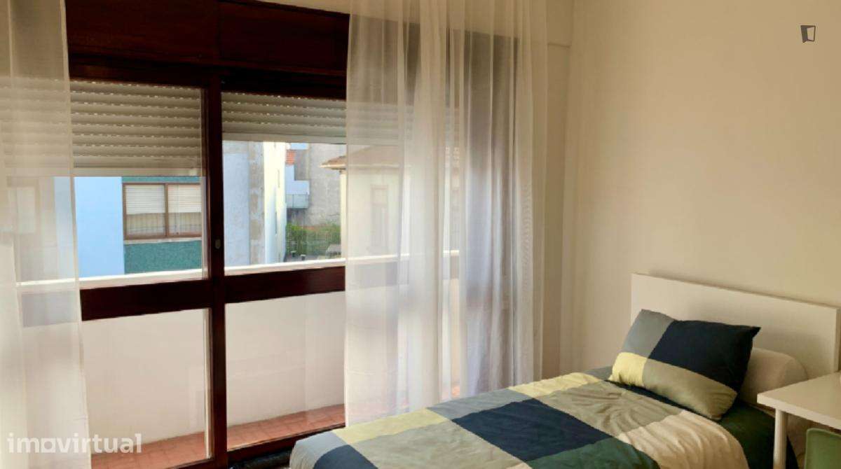 Quarto - localizado em Paranhos Porto - Grande imagem: 4/10
