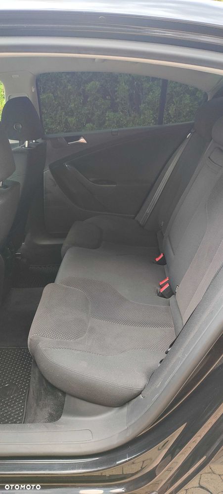 Volkswagen Passat - 8