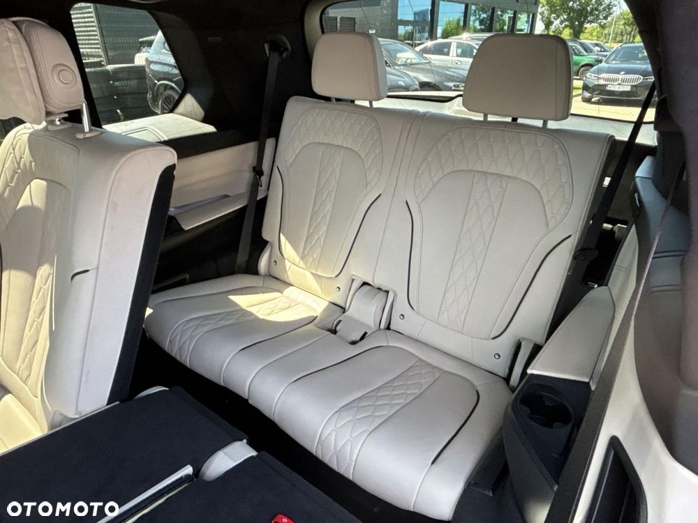 BMW X7 - 24