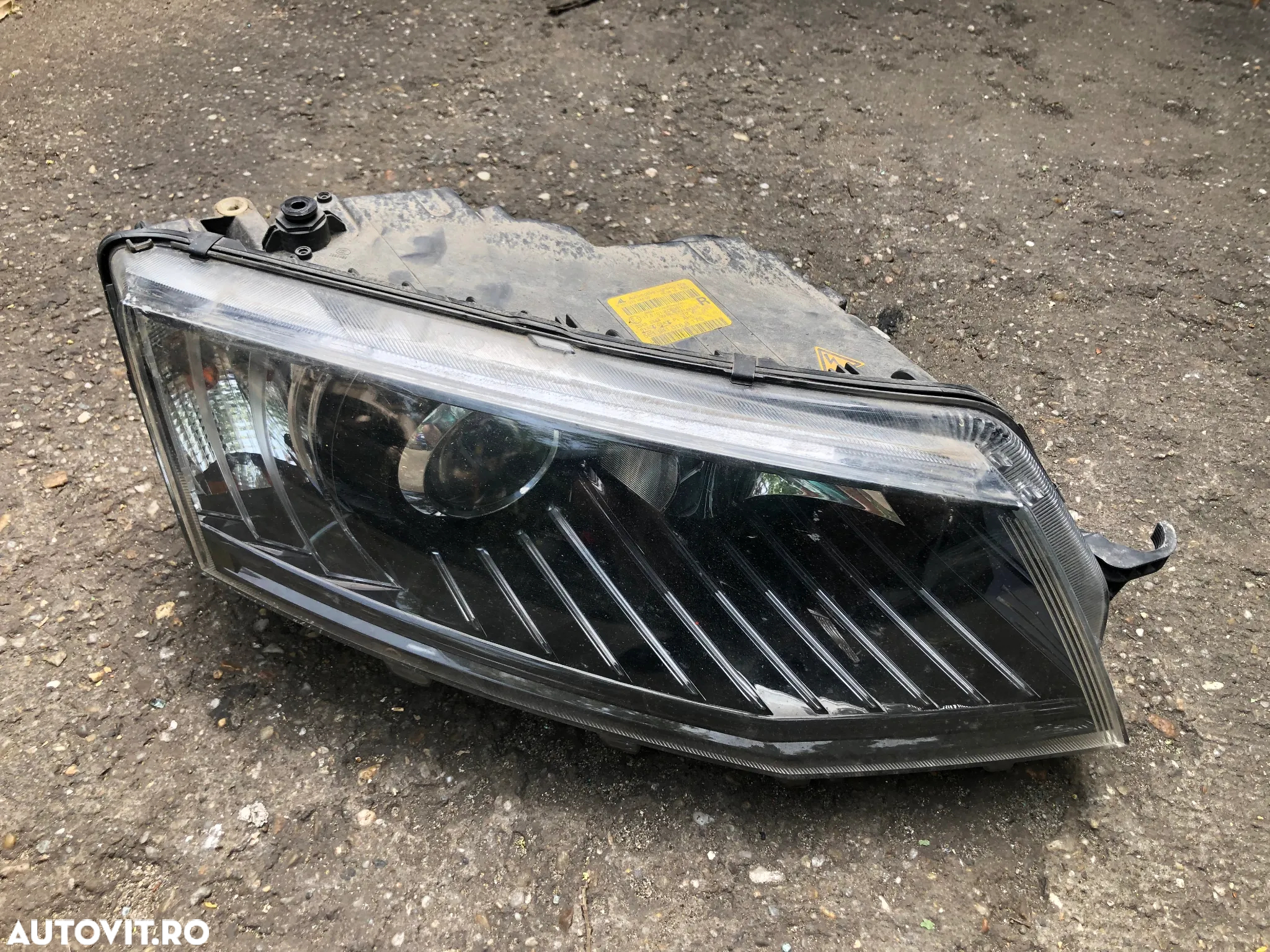 Far dreapta Skoda Octavia 3 xenon led 2016 - 3