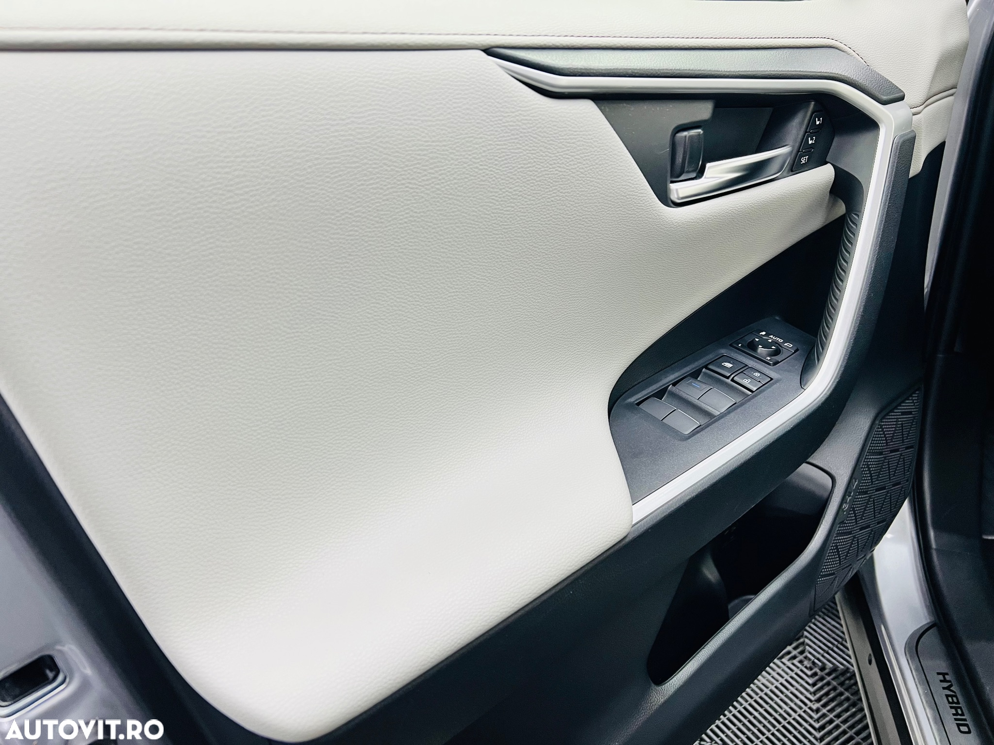 Toyota RAV4 2.5 4x4 Hybrid Lounge - 15