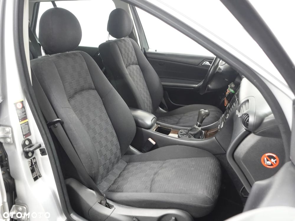 Mercedes-Benz Klasa C 220 CDI Classic - 25