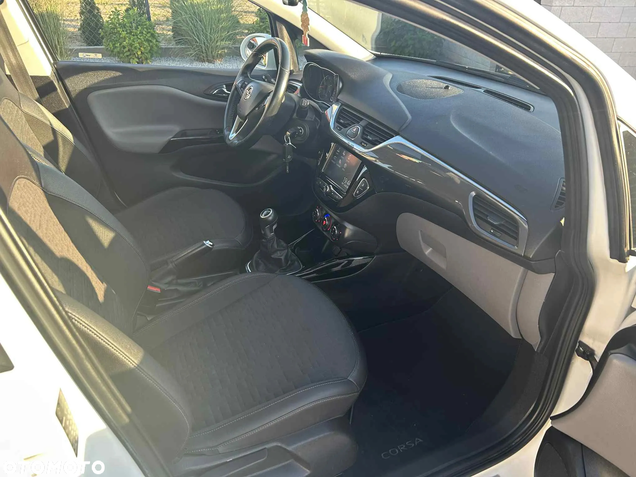 Opel Corsa 1.4 T Enjoy S&S - 17