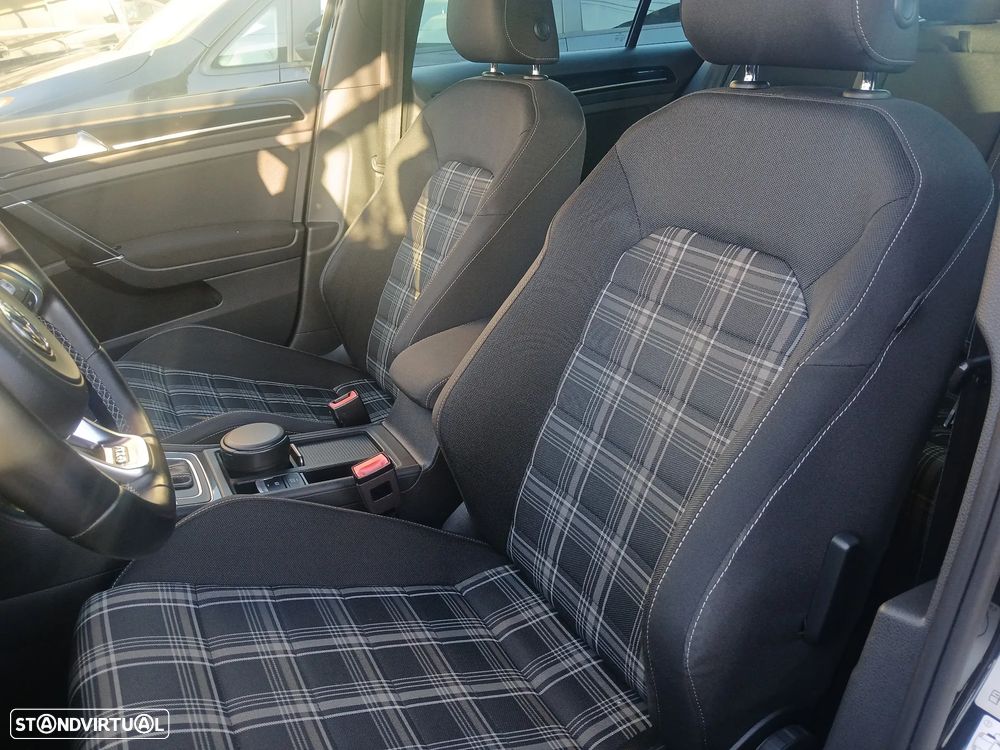 VW Golf 2.0 TDI GTD DSG - 18