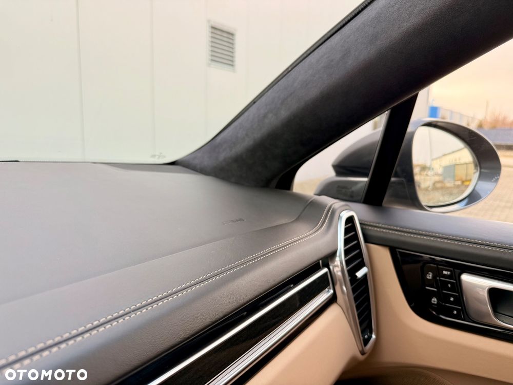 Porsche Cayenne - 30