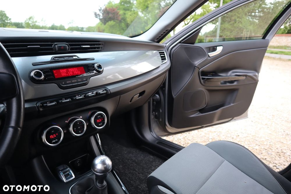 Alfa Romeo Giulietta 1.6 JTDM Distinctive - 18
