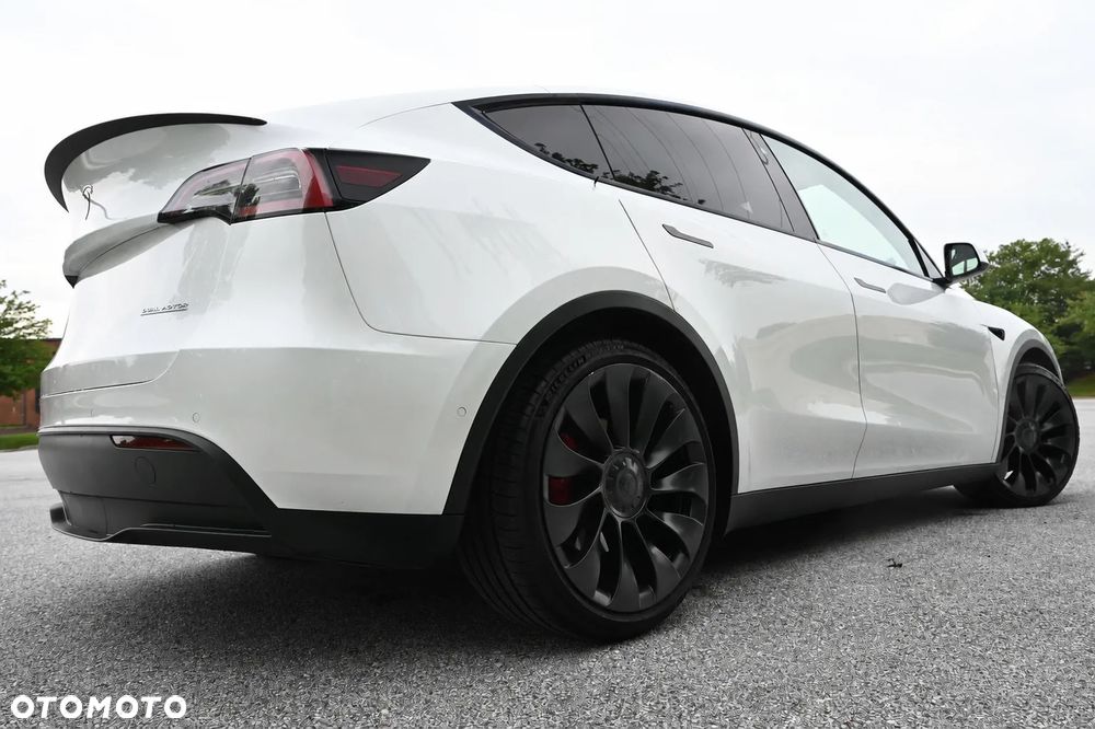 Tesla Model Y Long Range AWD - 6