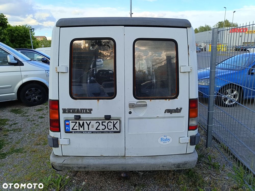 Renault RAPID - 5