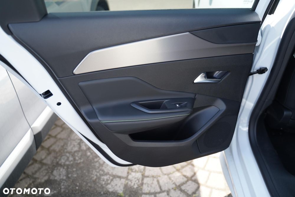 Peugeot 308 1.2 mHEV GT S&S e-DCS6 - 8