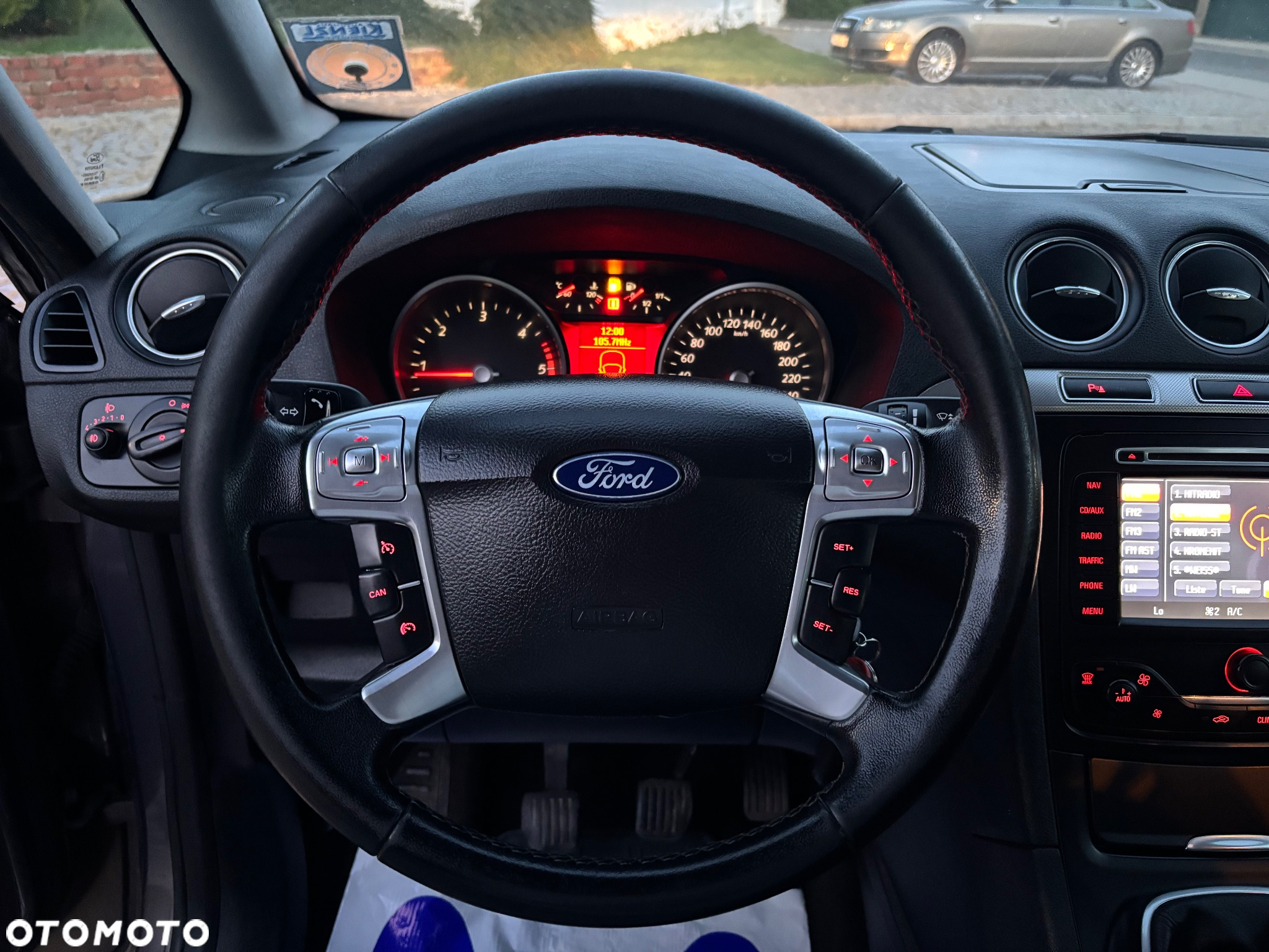 Ford Galaxy 2.0 TDCi Ghia - 19