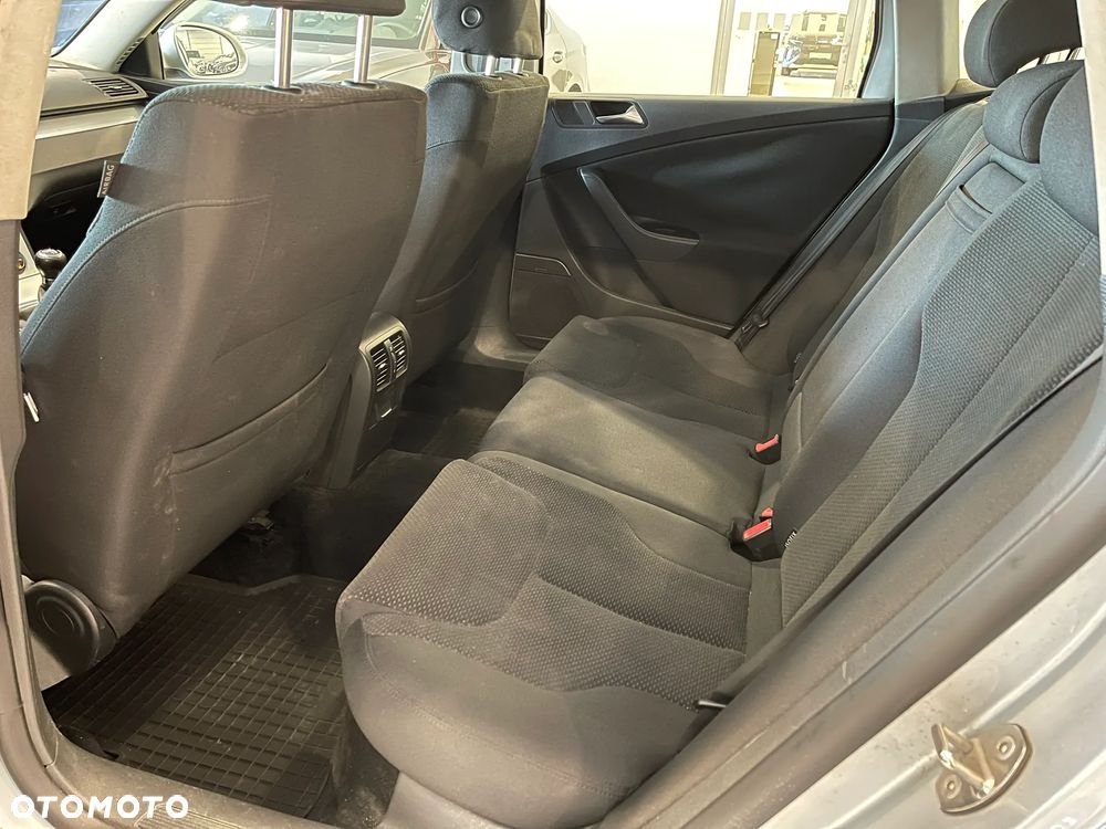 Volkswagen Passat Variant 2.0 TDI DPF BlueMot Comfortline - 10