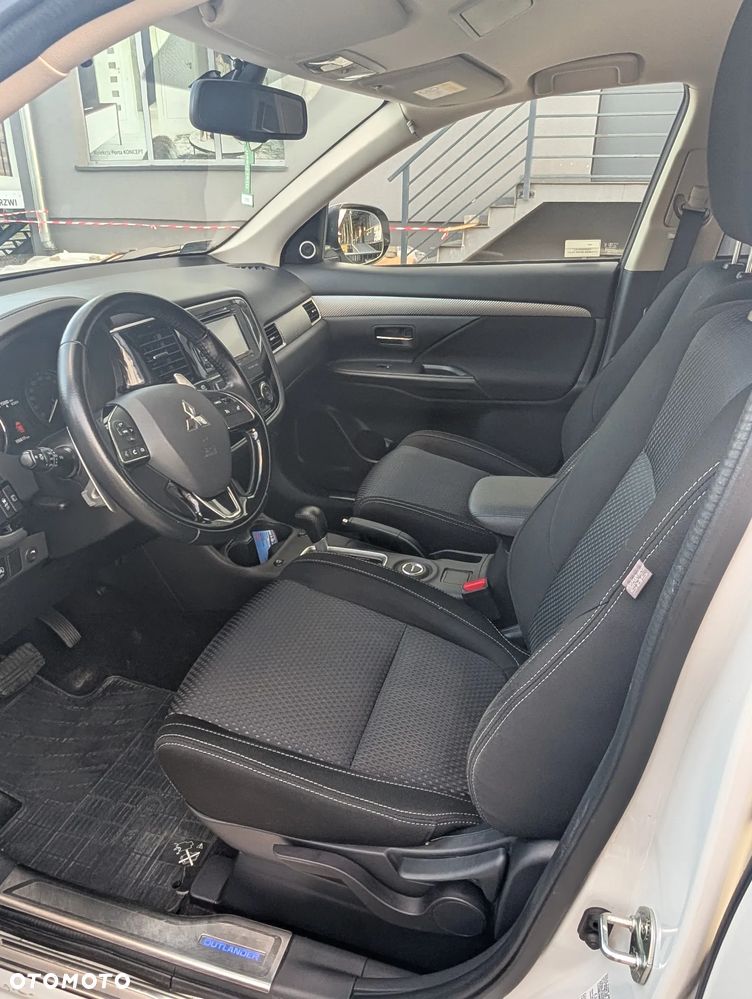 Mitsubishi Outlander 2.0 Intense + Navi 4WD CVT - 12