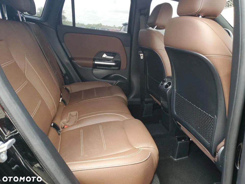 Mercedes-Benz GLA - 10