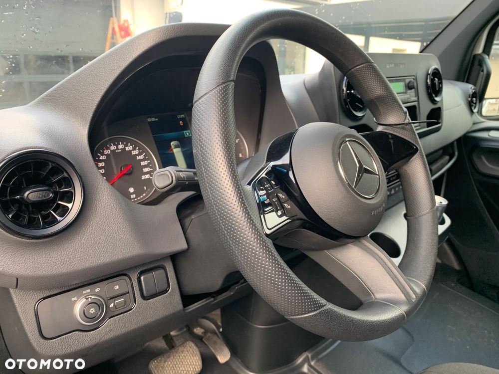 Mercedes-Benz Sprinter - 21