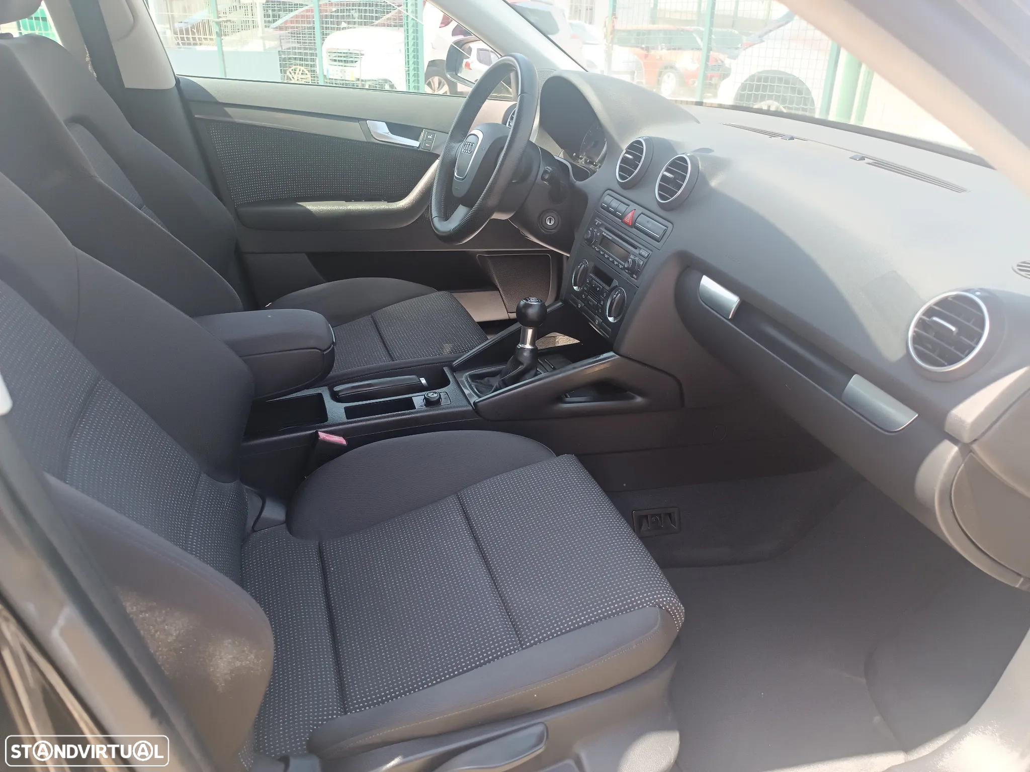 Audi A3 Sportback 1.6 FSi Attraction - 23
