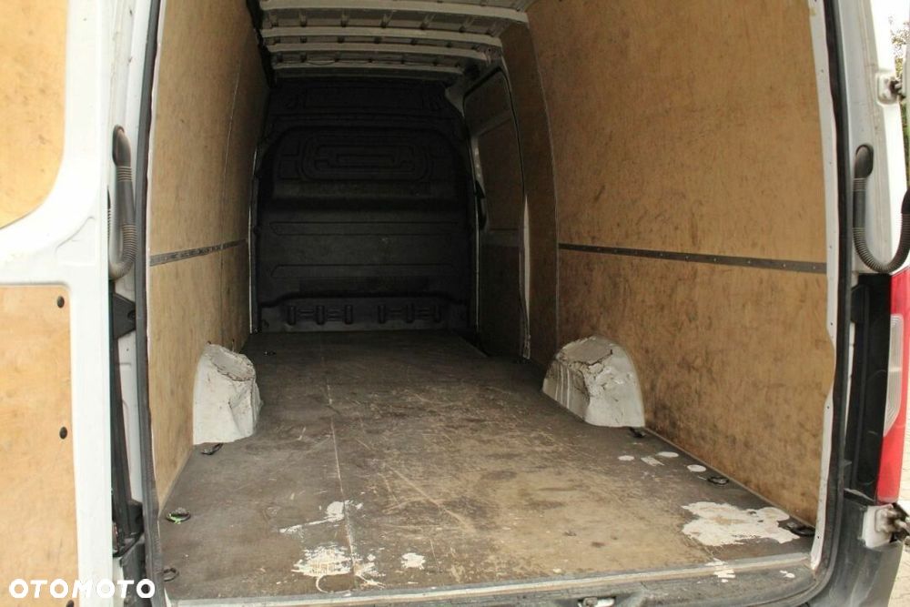 Mercedes-Benz Sprinter - 11