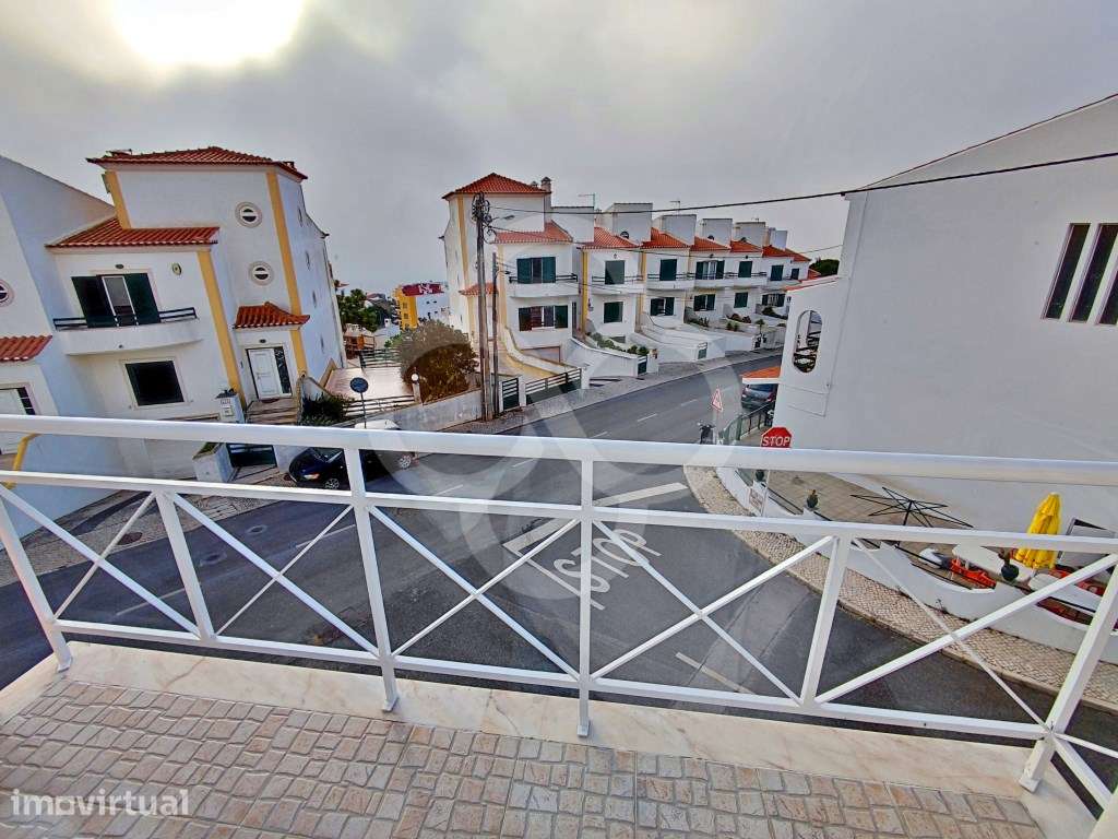 Moradia T3+1 geminada com muita luz e vista mar centro Ericeira - Grande imagem: 3/56