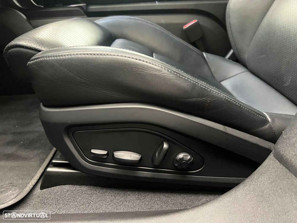 Porsche Taycan Cross Turismo 4 - 33