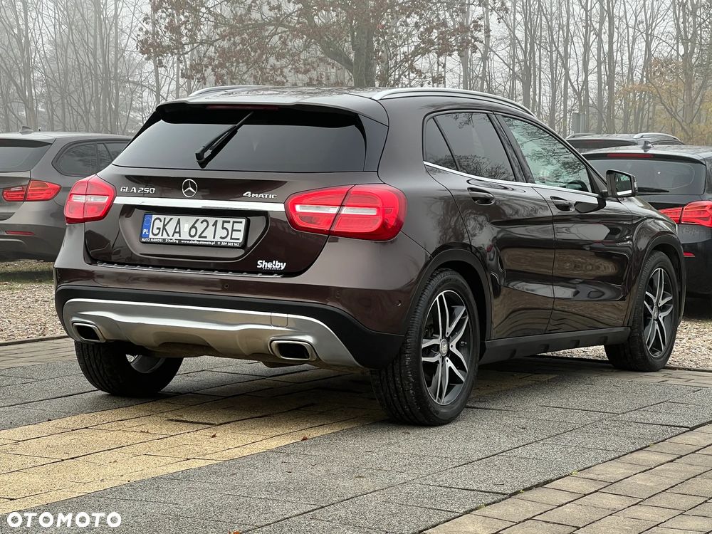 Mercedes-Benz GLA 250 4-Matic AMG Line - 10