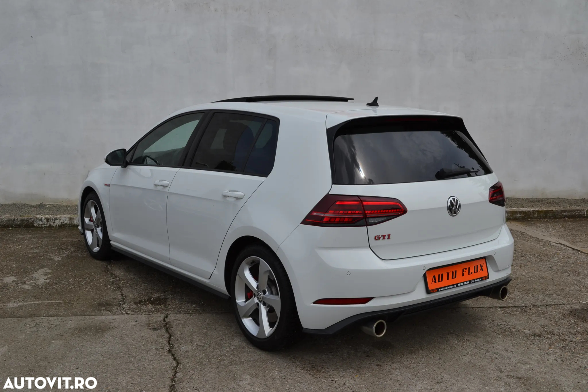 Volkswagen Golf 2.0 TSI DSG GTI Performance - 4